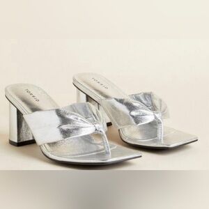 Torrid Silver Women's Block Heel Sandals in Extra Wide Slip on Thong Sz-8WW.  Q